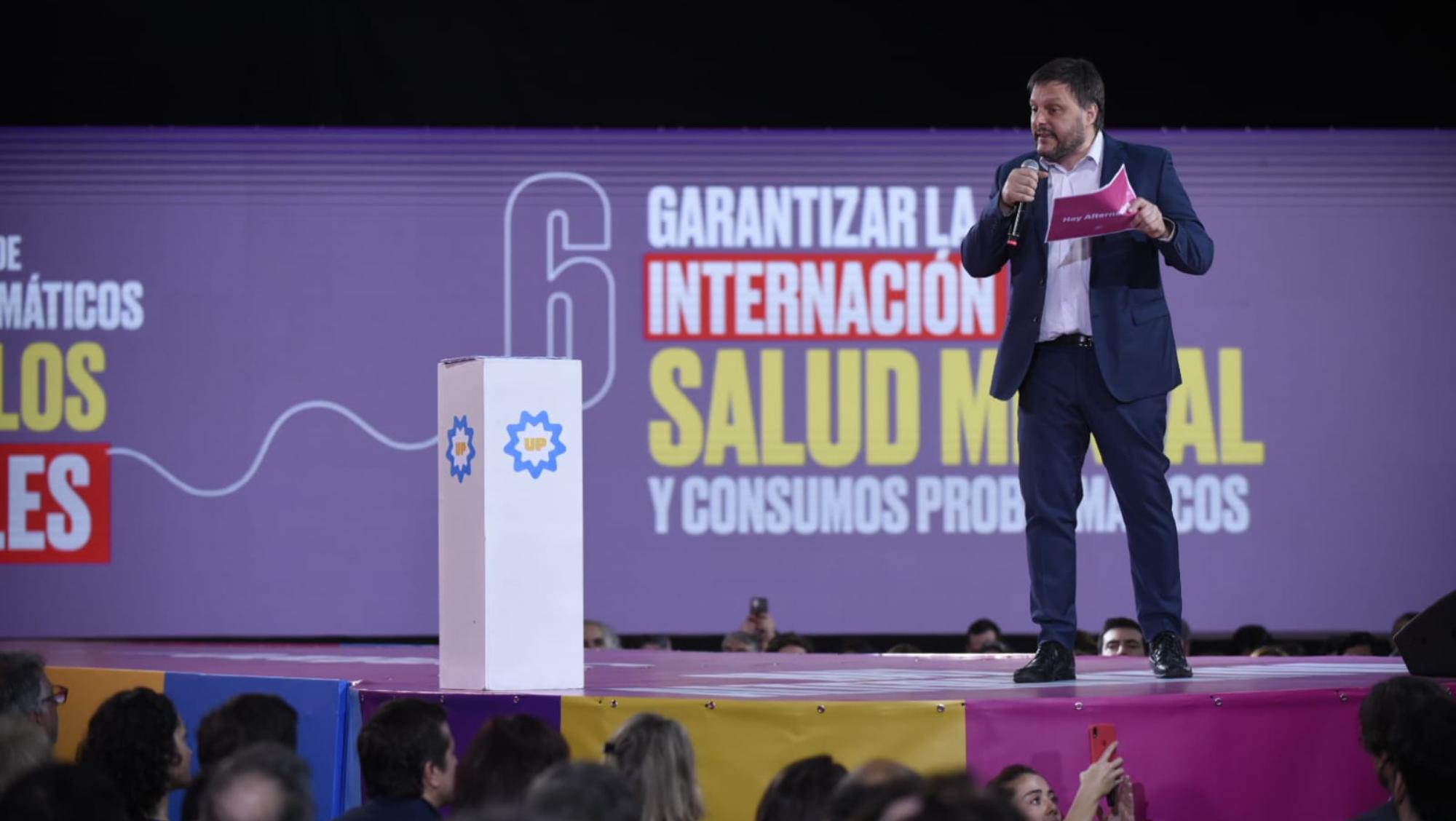 Leandro Santoro durante la presentación de sus propuestas.