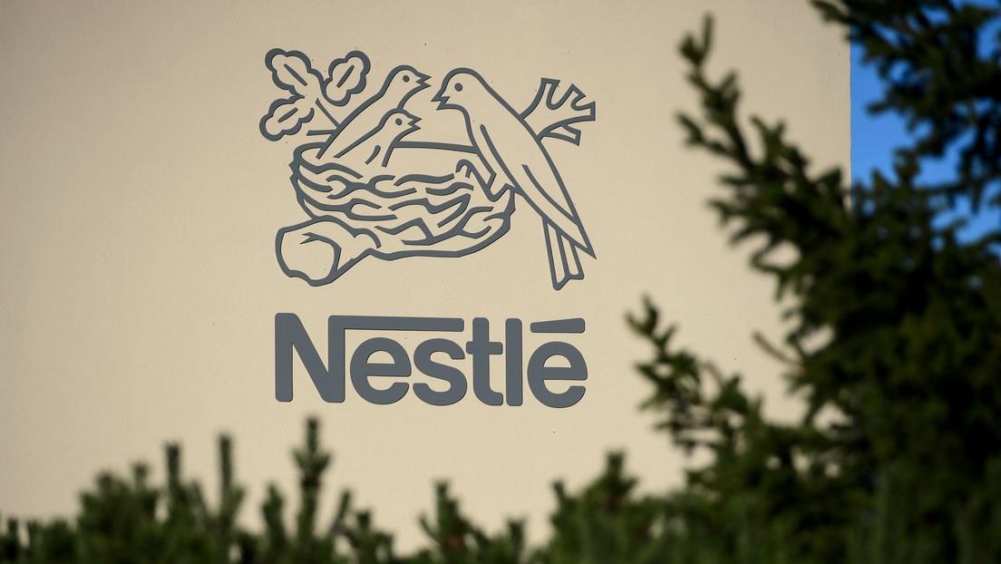 La firma Nestlé tiene una presencia significativa en múltiples categorías de alimentos y bebidas.