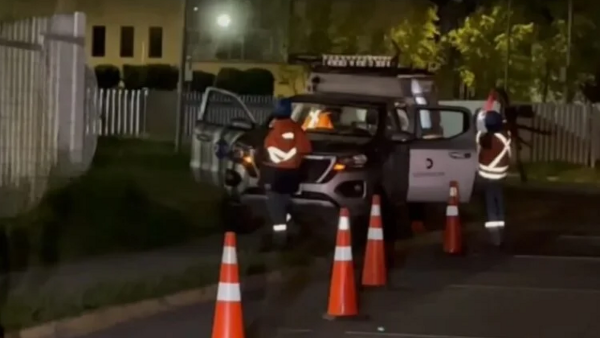 Un grupo de policías se dirigió a la zona que quedó sin luz.