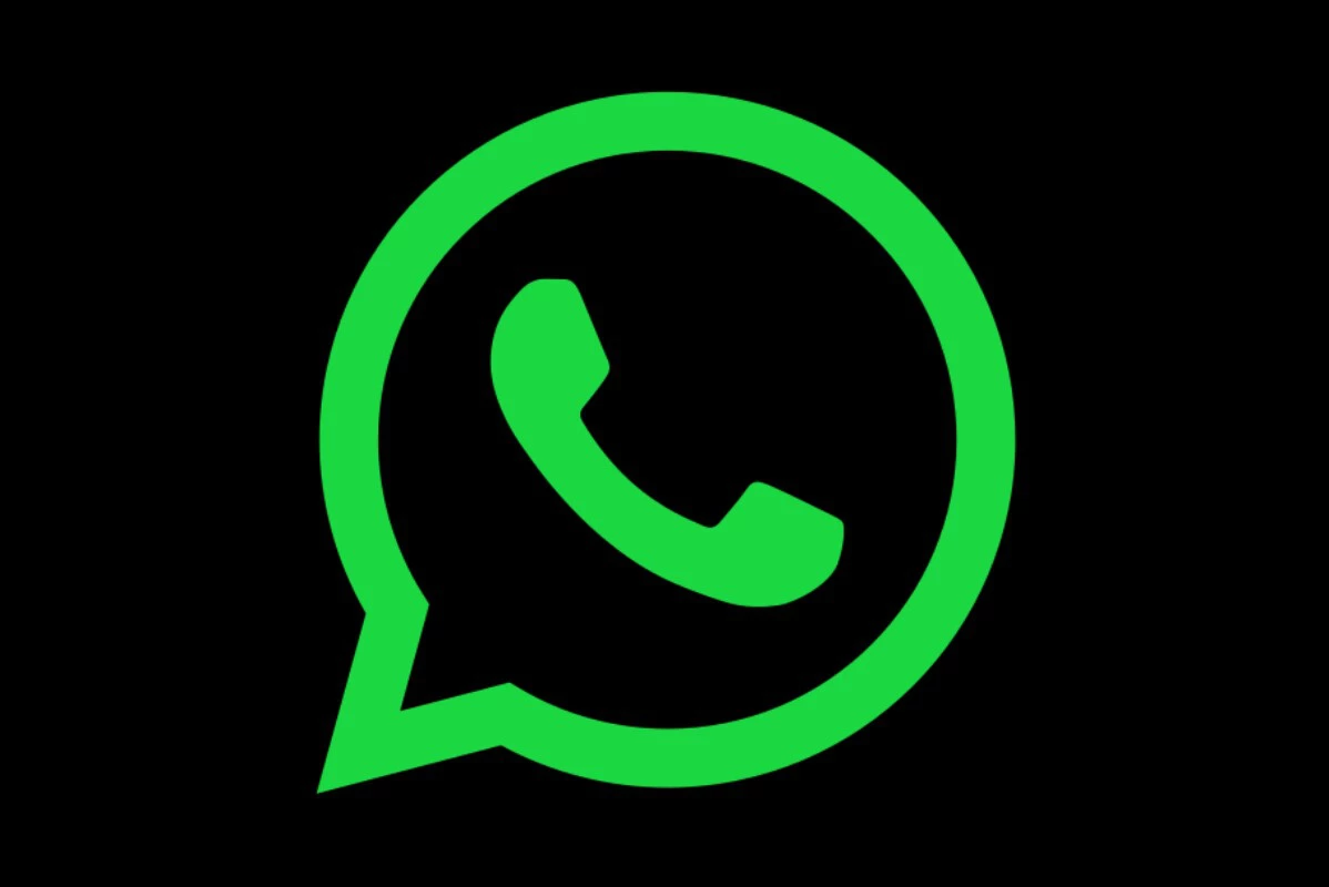 De acuerdo con WABetaInfo, la versión 'modo oscuro real' de   <a href='https://www.cronica.com.ar/tags/WhatsApp'>WhatsApp</a> -con un tono totalmente negro- está siendo probada en la versión beta de la aplicación.