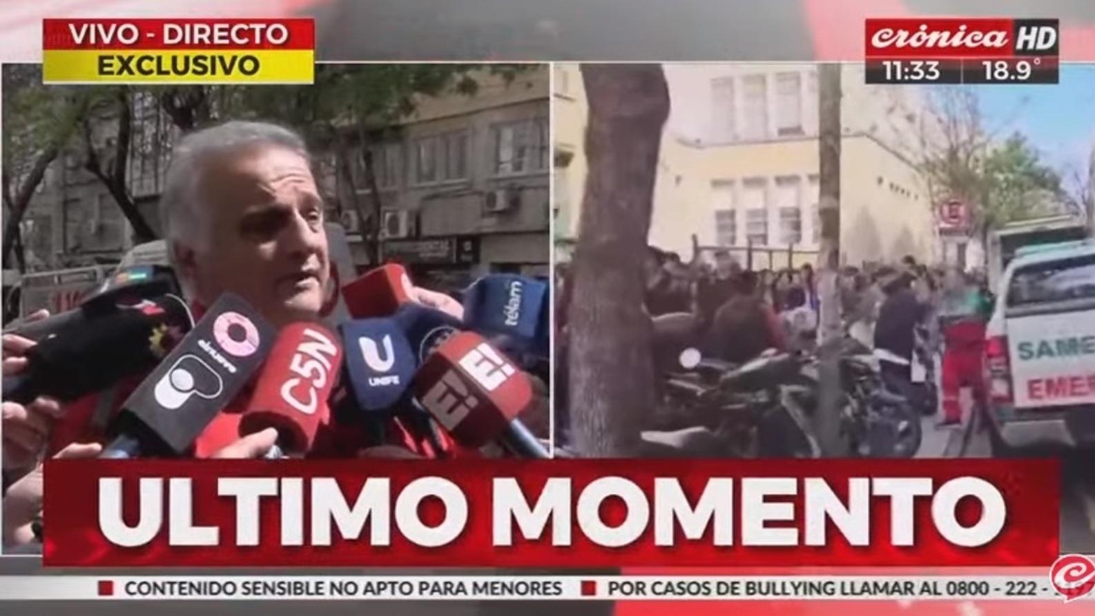 Alberto Crescenti, titular del SAME, en la puerta de la Facultad de Odontología (Captura de pantalla).