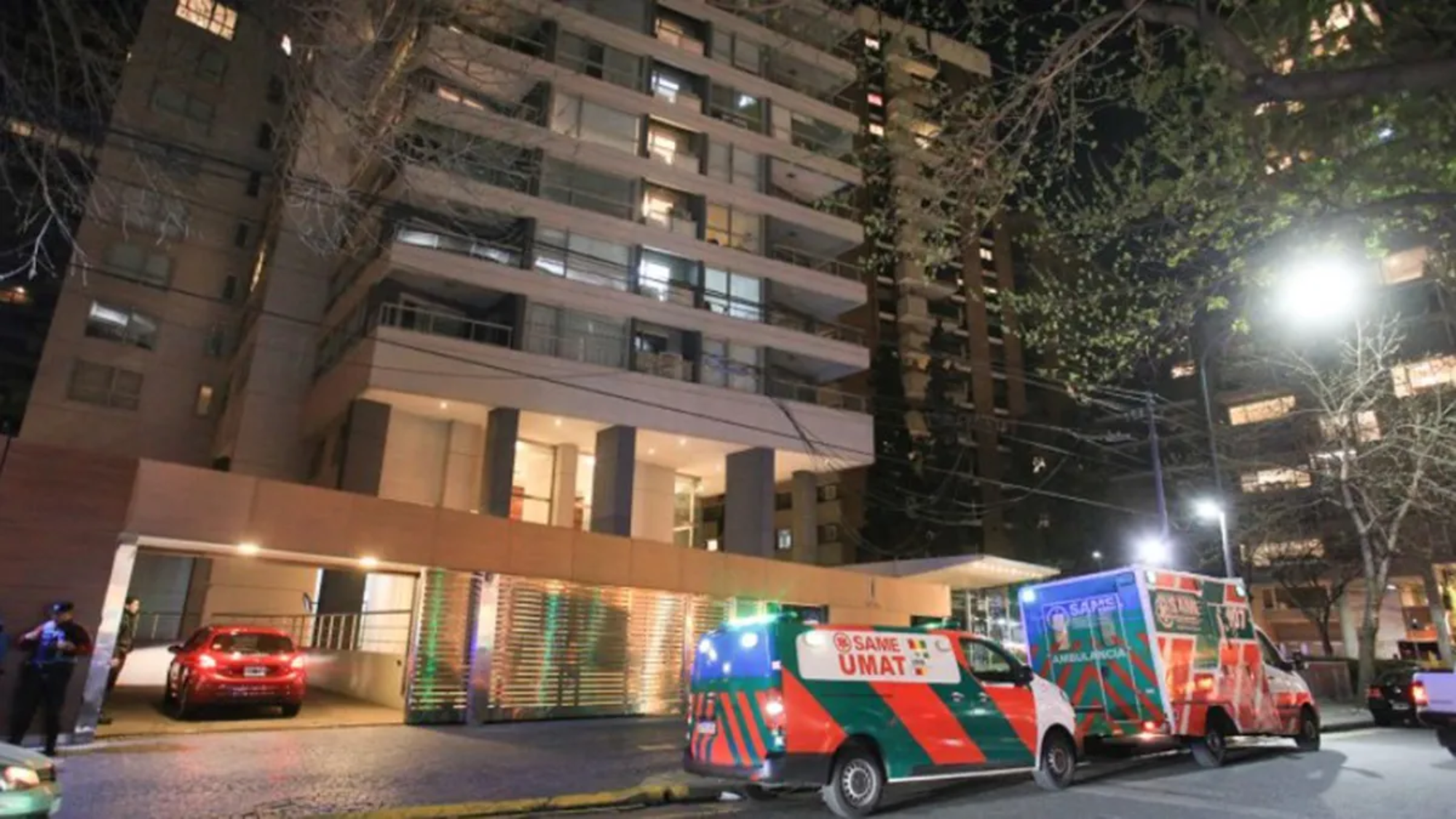 El SAME y los Bomberos trabajando en el lugar.