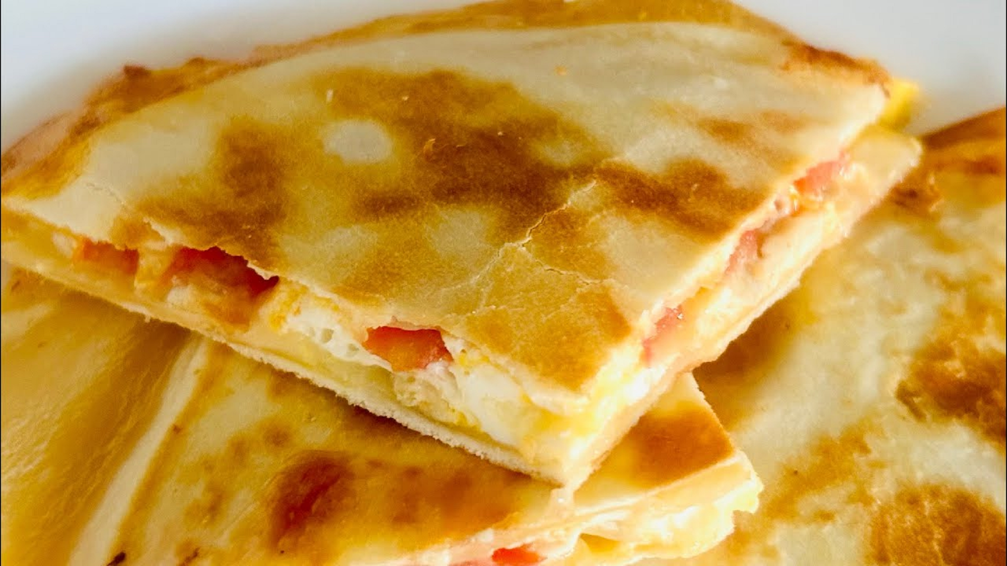 Una opción económica, riquísima y rendidora: receta para hacer tostados de jamón y queso con tapas de empanada.