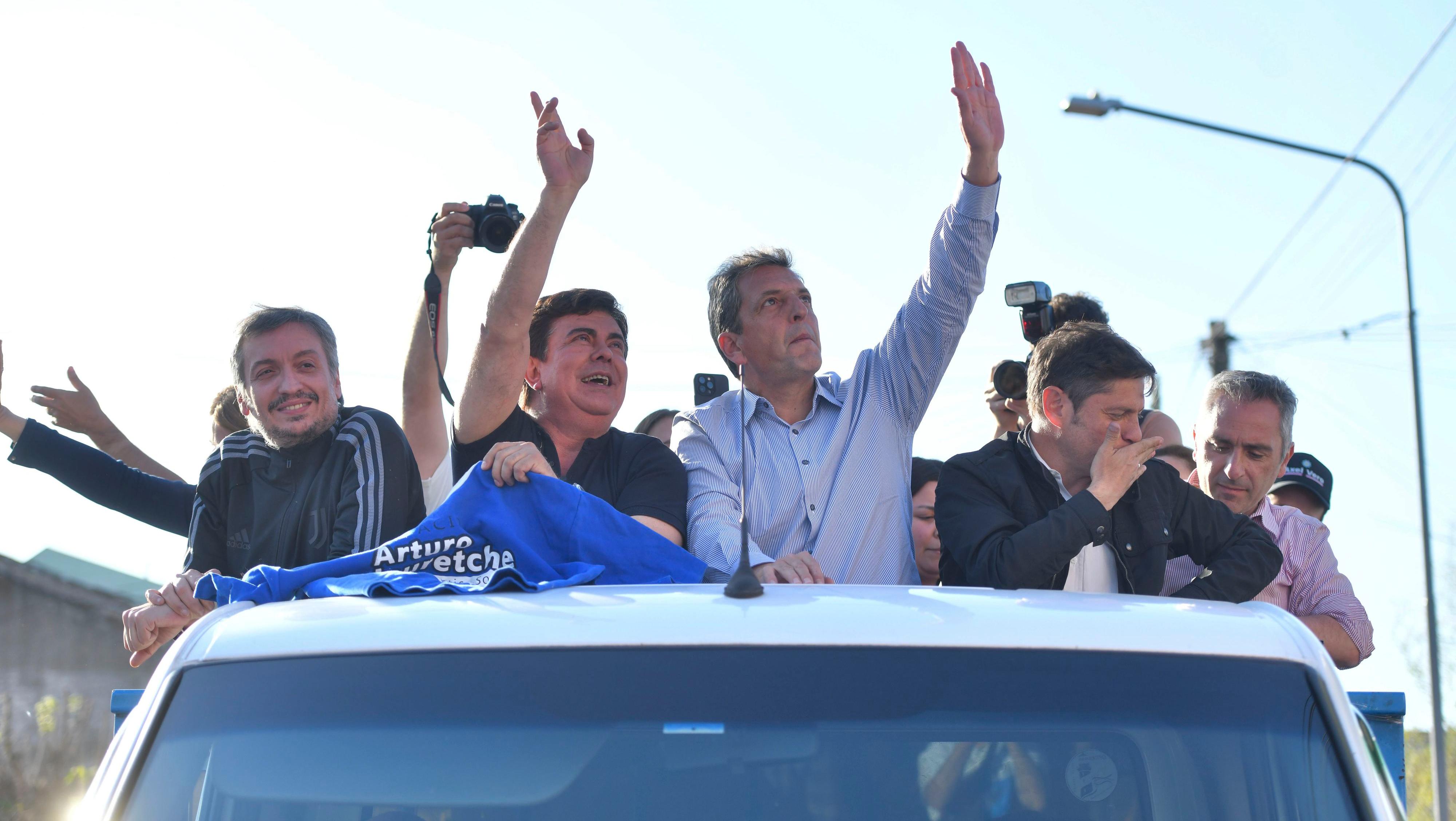 Sergio Massa, Axel Kicillof y Máximo Kirchner, en la caravana de La Matanza.