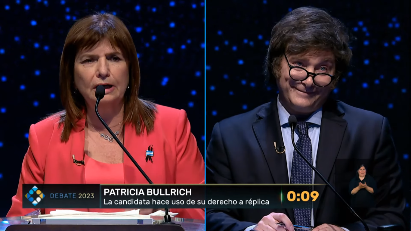 Las curiosas caras de Javier Milei ante Patricia Bullrich durante el debate presidencial.