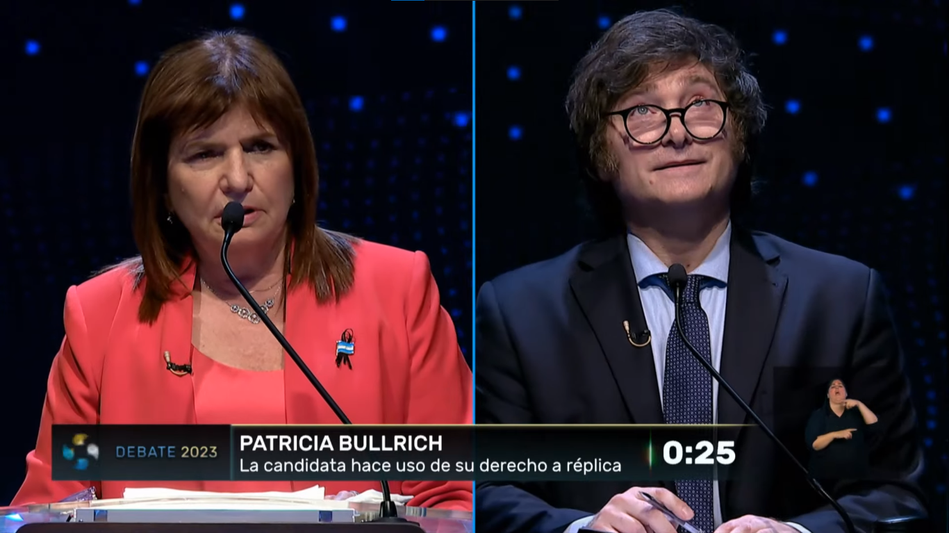 Las curiosas caras de Javier Milei ante Patricia Bullrich durante el debate presidencial.