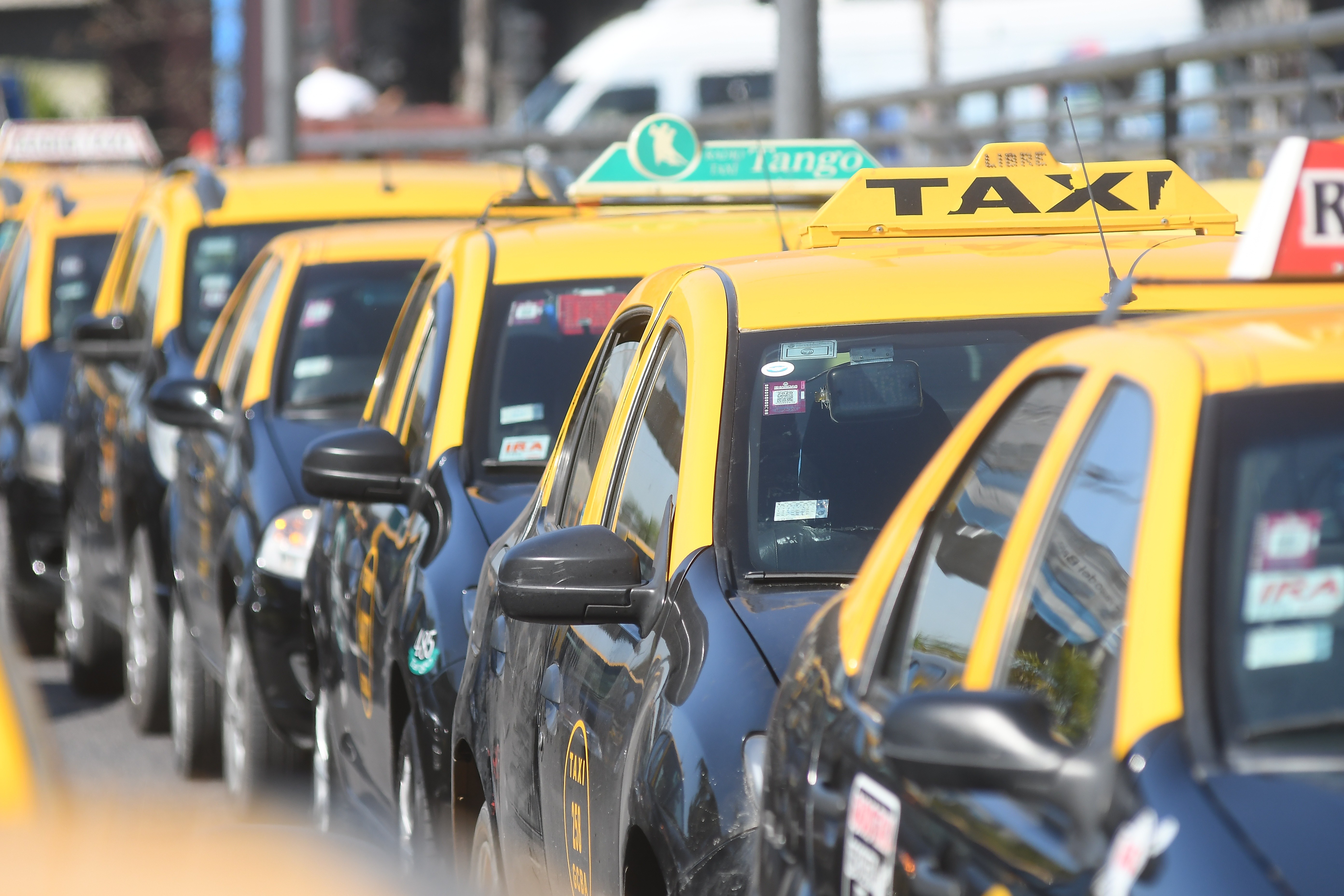 Un nuevo incremento en los taxis porteños (Crónica/Rubén Paredes).