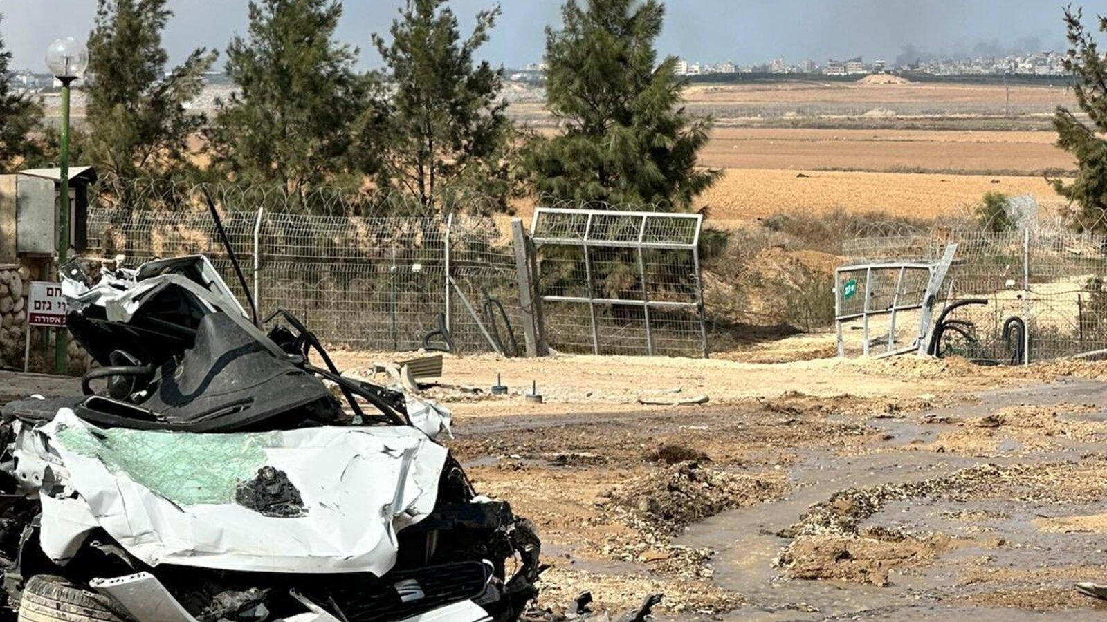 La destrucción en un kibutz israelí y, de fondo, la ciudad de Gaza (Gentileza @IDF Israel Defense Forces).