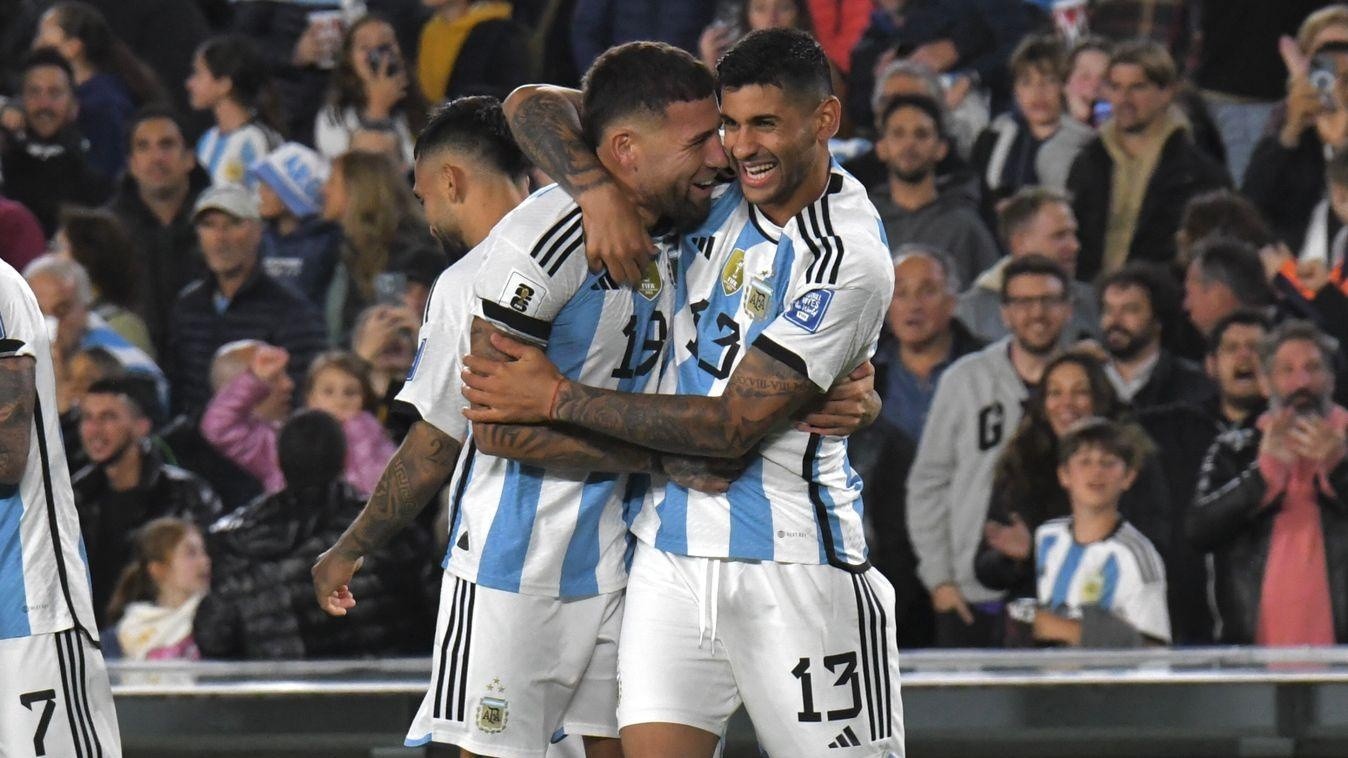 Otamendi ya convirtió el primer gol de Argentina y el Cuti Romero lo acompaña en el festejo (foto Nahuel Ventura).