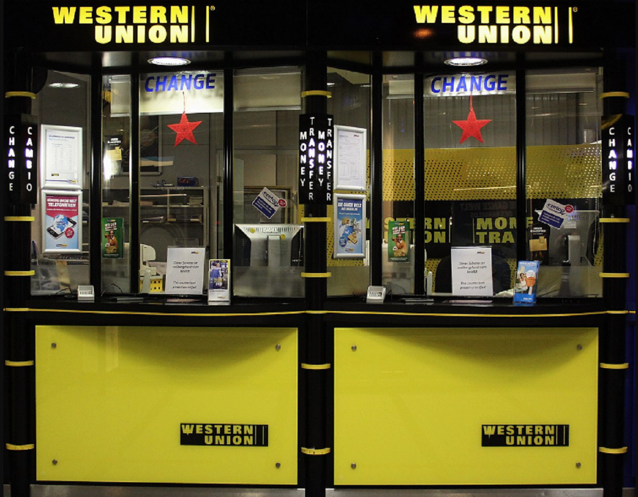 Cajeros de Western Union (Wikipedia).