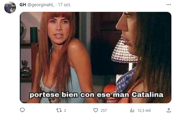 Los usuarios destacaron el gesto del novio de la chica al regalarle el pan de ajo (Twitter/@AliciaErguren).