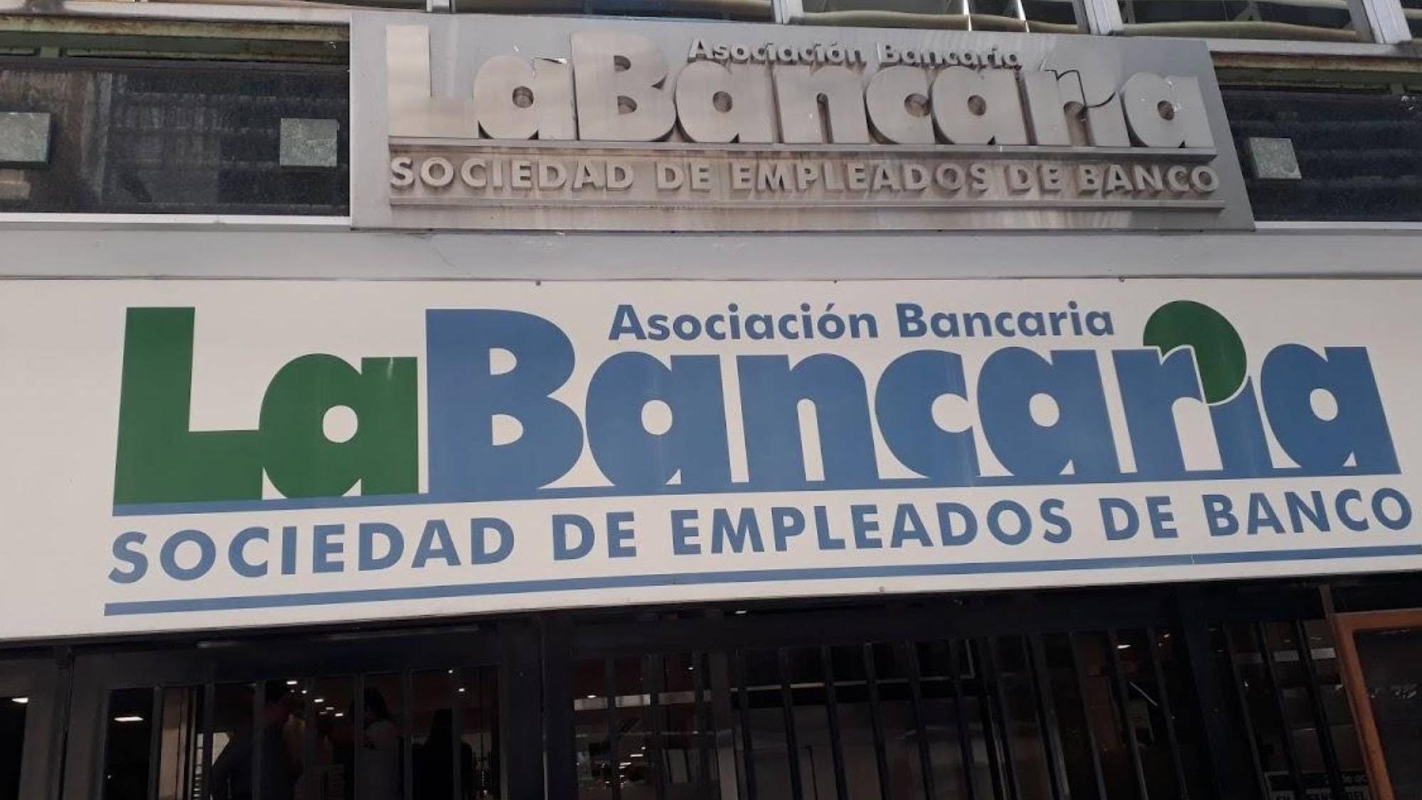 La Bancaria acordó adelanto para octubre de 21,8%, por lo que el mínimo será casi de 540 mil pesos.