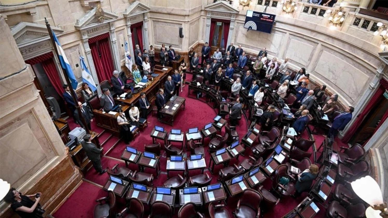 En el Senado se renuevan 24 representantes de 8 provincias.