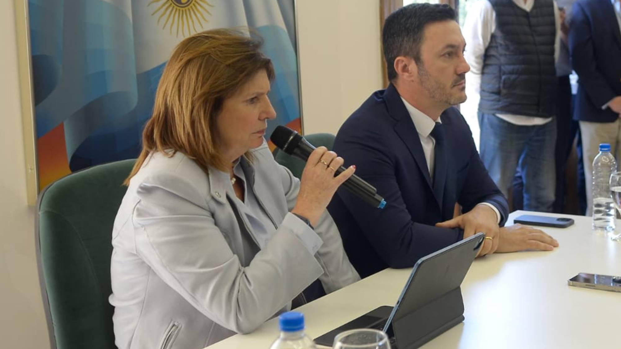 Patricia Bullrich y Luis Petri durante la conferencia de prensa de este miércoles (Crónica/Fernando Pérez Re).