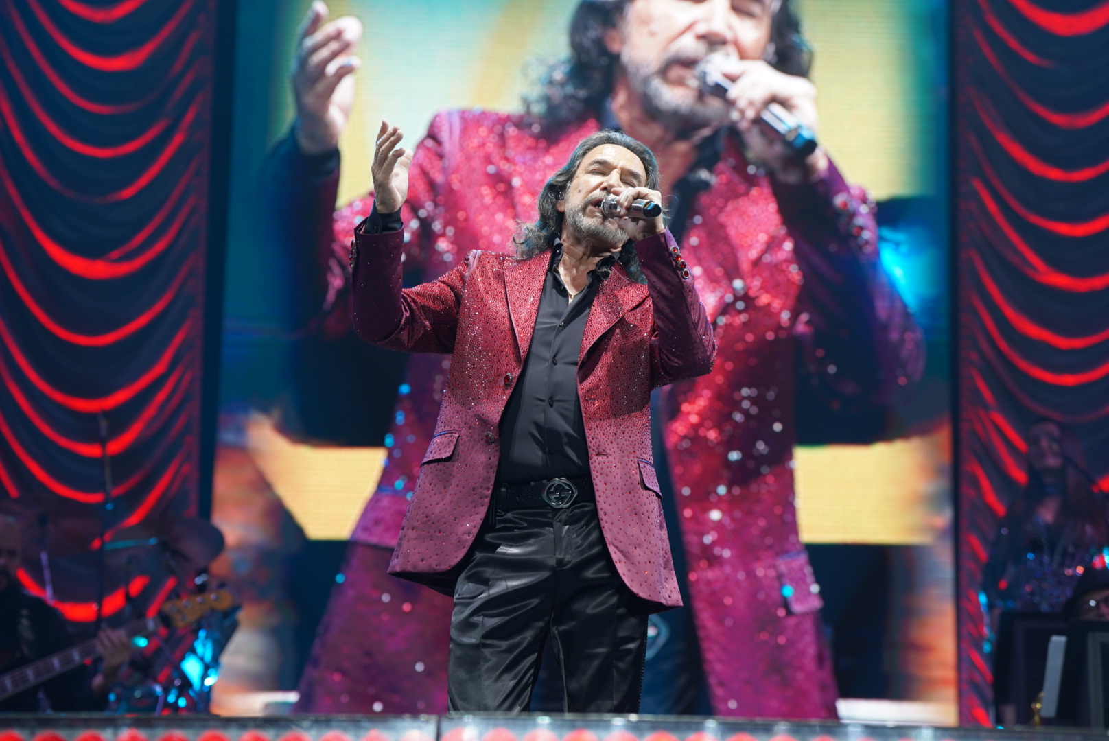 Marco Antonio Solís hizo vibrar el Arena.