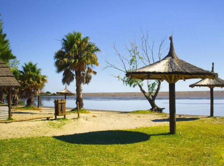 Esta playa de Punta Indio, que se encuentra dentro de la reserva natural declarada por la UNESCO, se encuentra a apenas 150 kilómetros de Capital Federal.