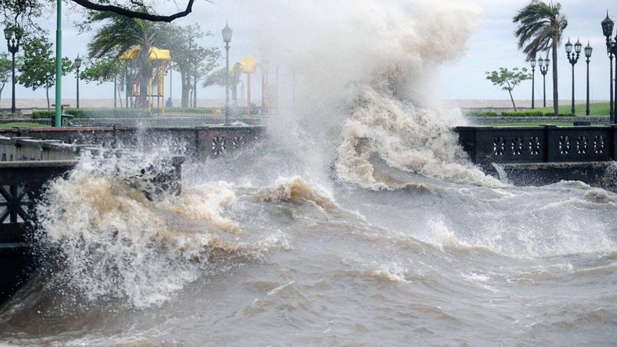 Por la intensa tormenta, alertan posibles anegamientos en Buenos Aires.