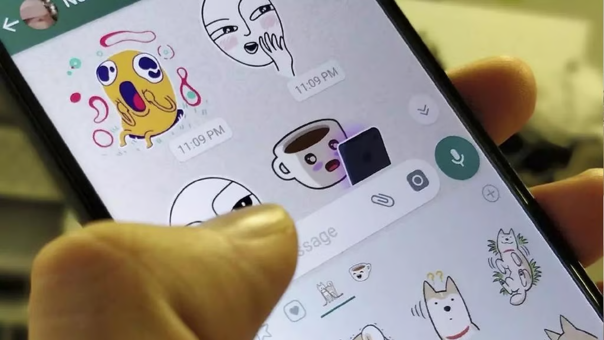 Descubrí cuáles son las mejores apps para descargar packs de stickers para WhatsApp y cómo podés crearlos manualmente.