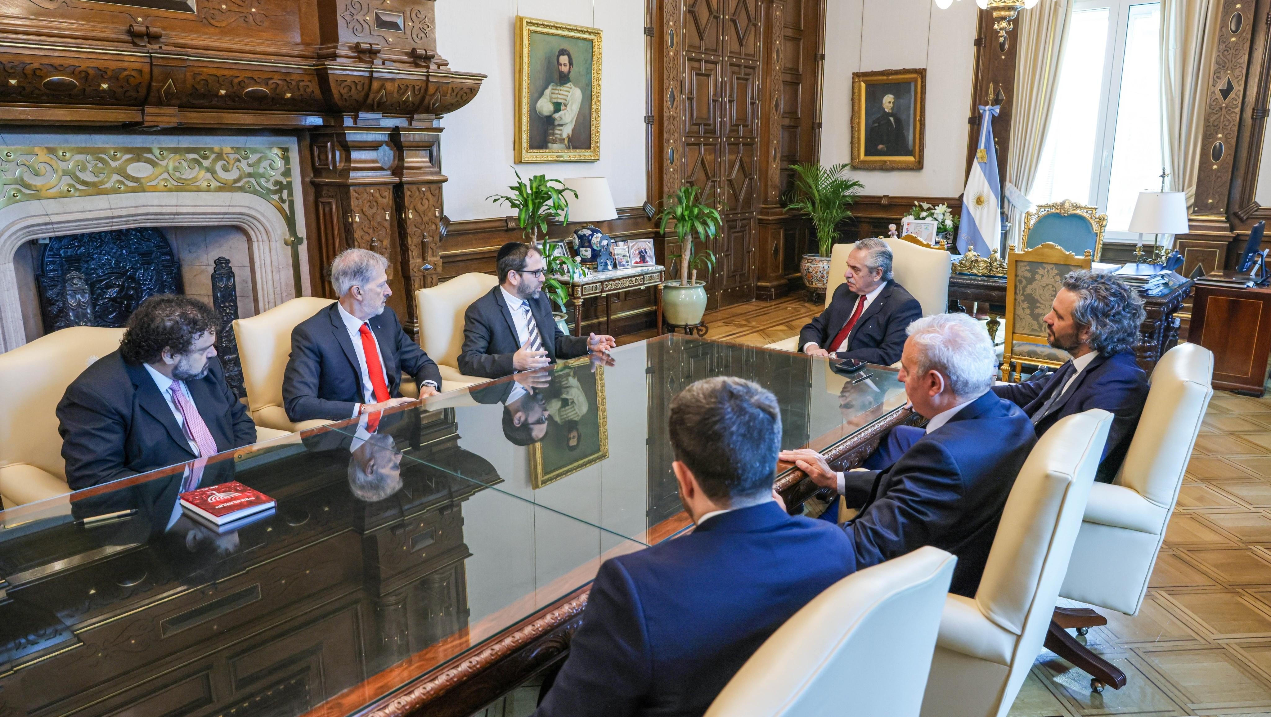 Alberto Fernández exigió la inmediata liberación de los rehenes argentinos en la Franja de Gaza mediante una solicitada en diarios de Israel (X/@alferdez).