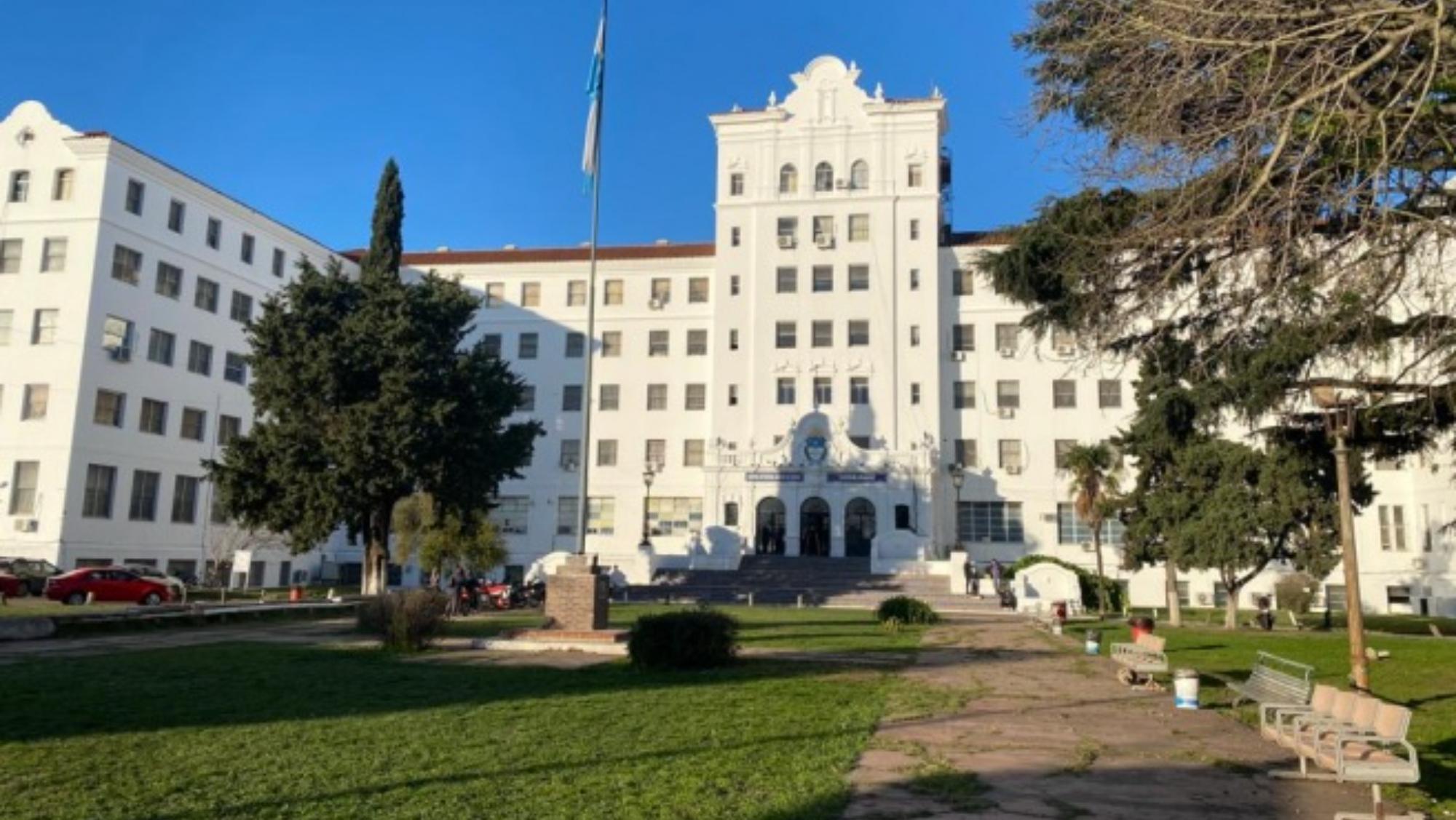 En este hospital murió el hombre que había recibido el disparo por parte del hijo.