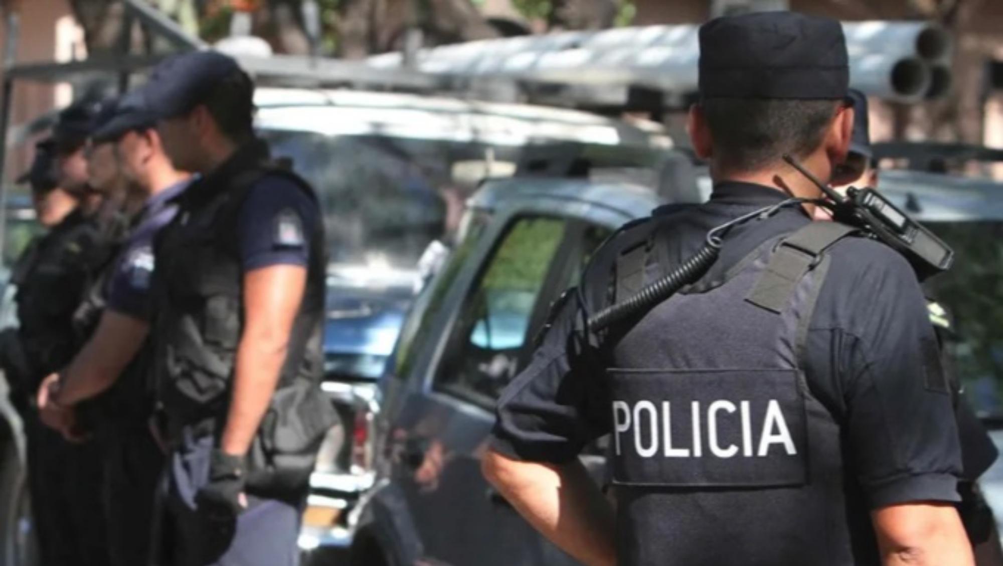 Se asegura que los malvivientes tenían colocados uniformes policiales.