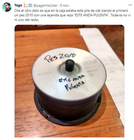 Tras mostrar las pilas de CDs que estaban con la   <a href='https://www.cronica.com.ar/tags/Playstation'>Playstation</a>, los usuarios de X se mostraron aún más fascinados (Twitter/@yagerme1ster).