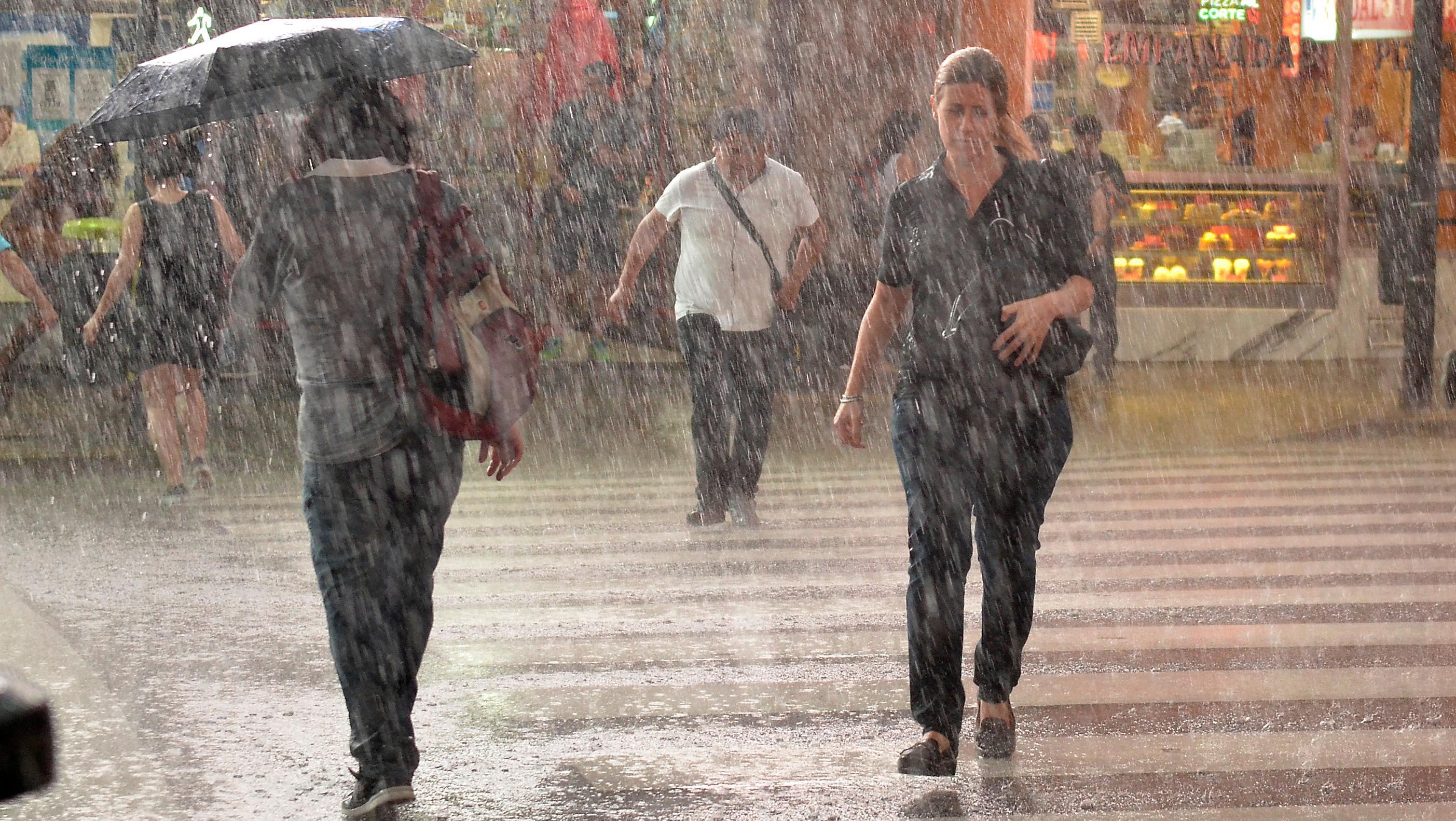 Alerta por tormentas fuertes y granizo en algunas zonas del país (Fernando Pérez Ré / Crónica / Archivo).