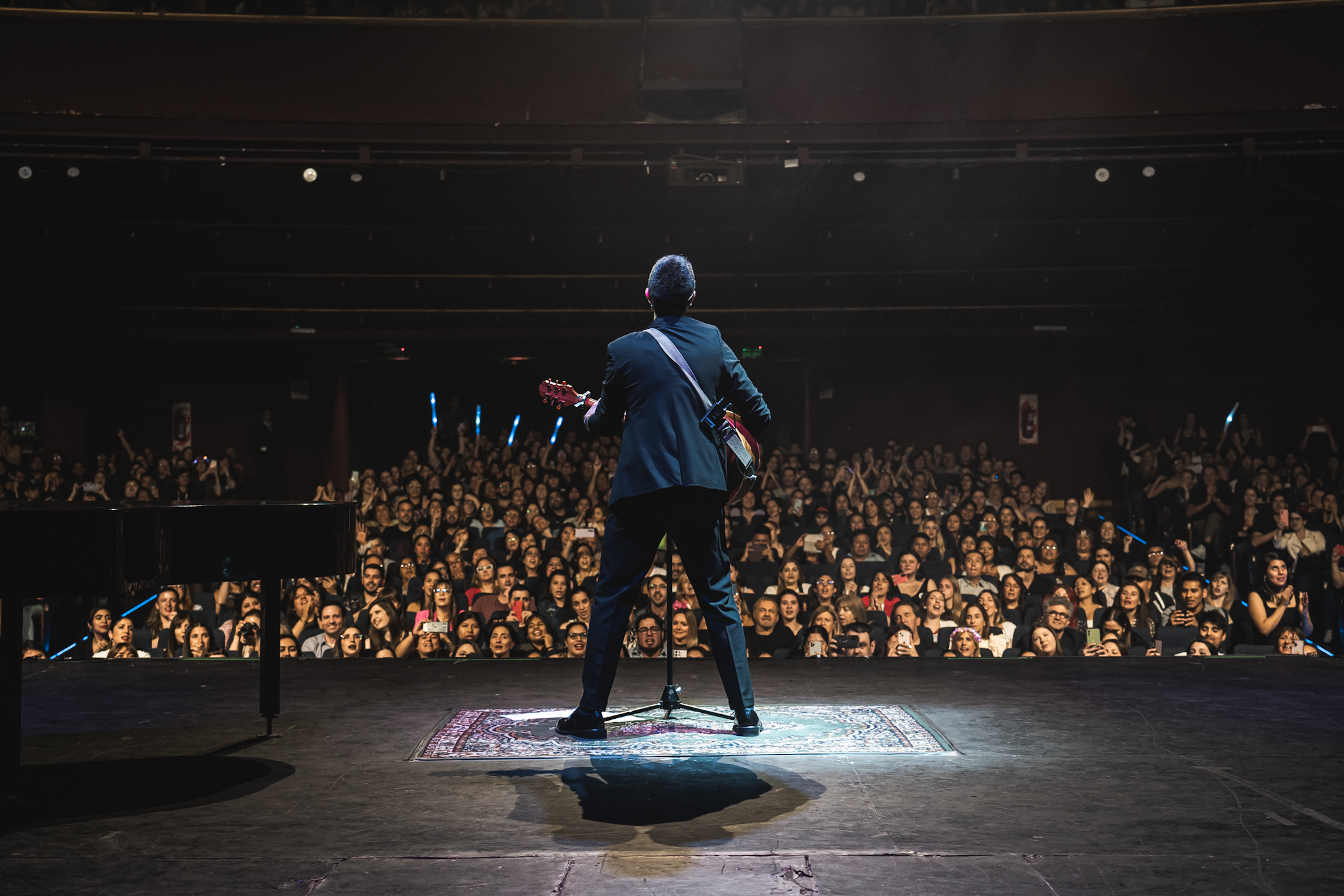 Con sold out en las tres plazas, el cantautor español repasó sus más de 20 años de carrera a través de sus éxitos. 