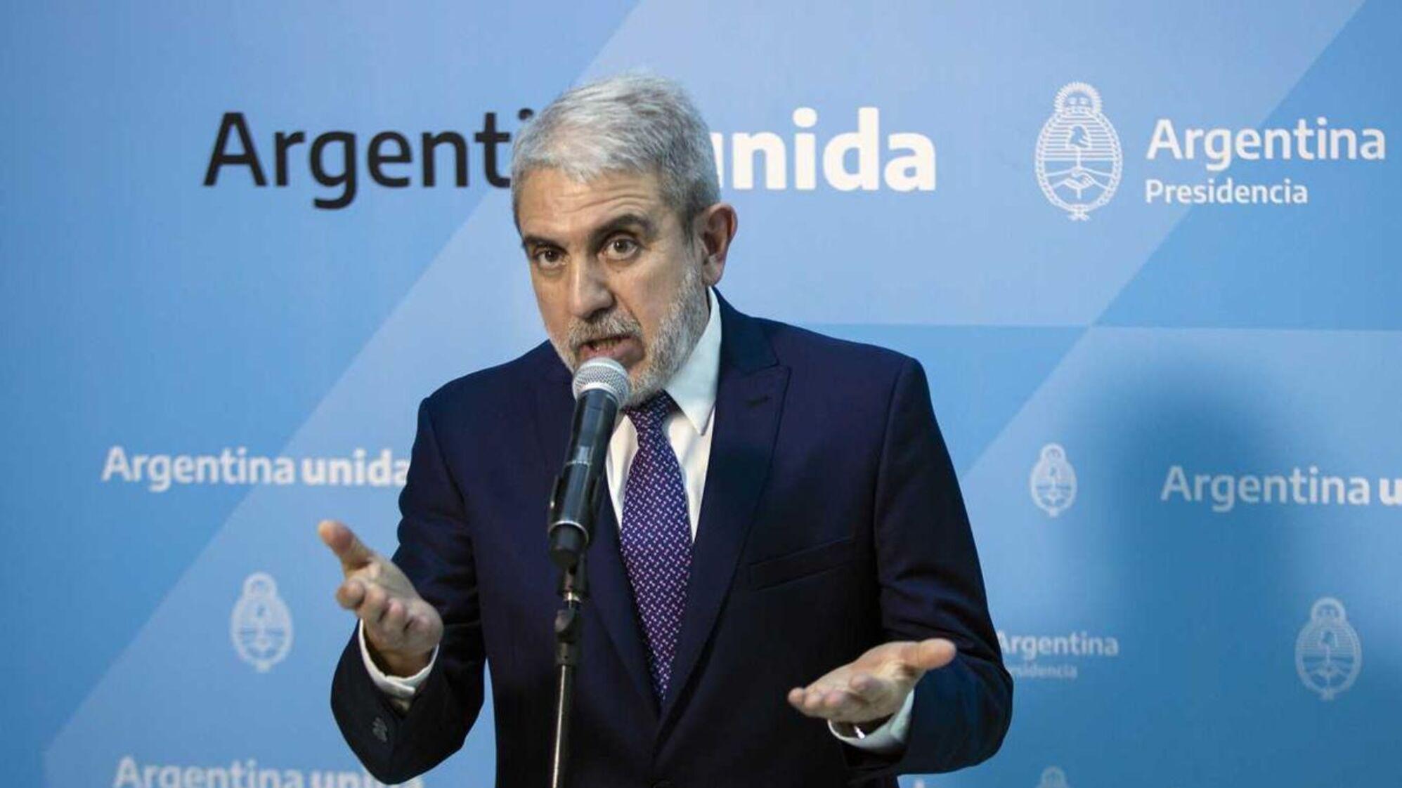 El ministro de Seguridad, Aníbal Fernández, anunció que denunciará a los apoderados de la LLA.