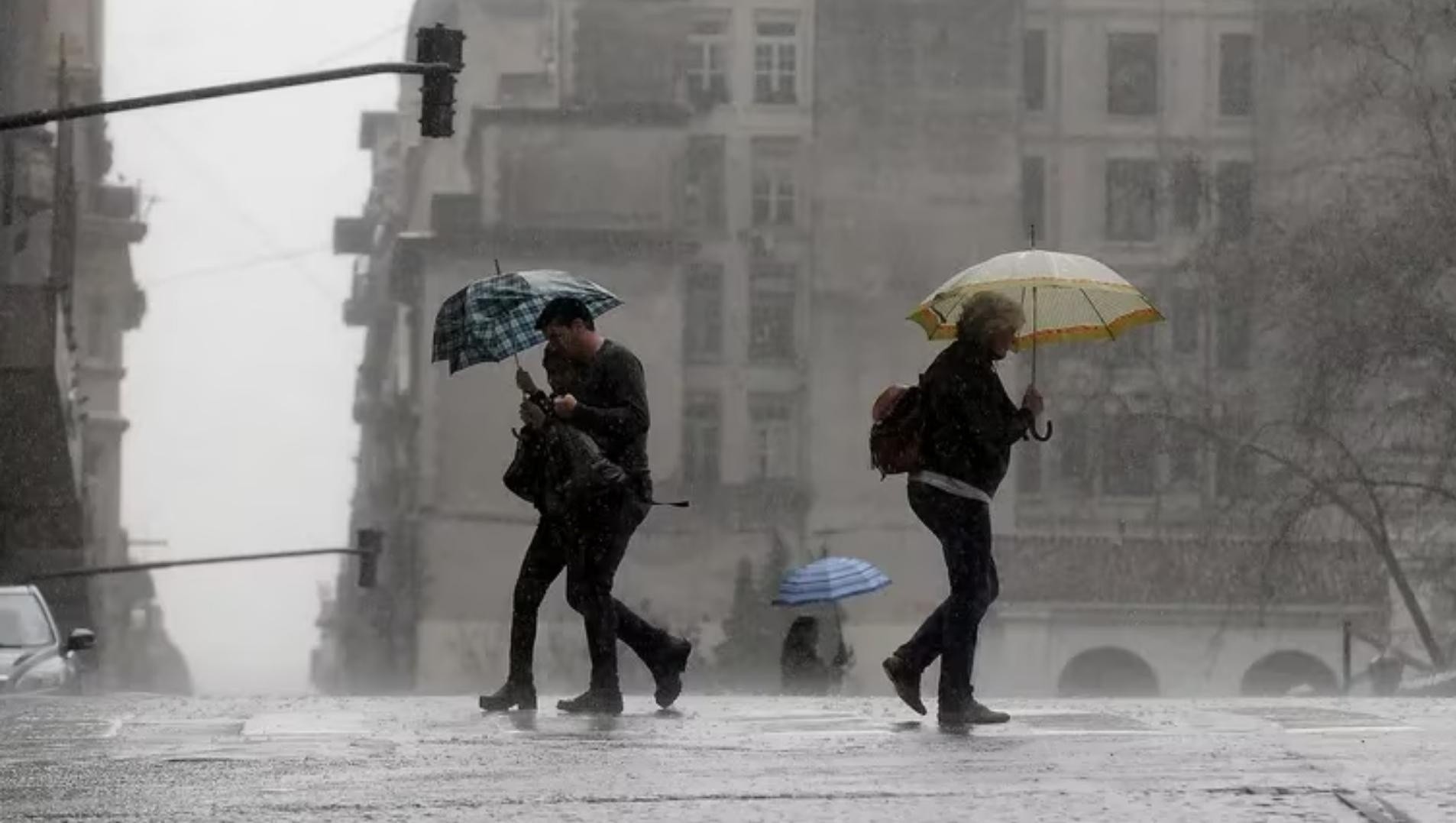 El peor final: vuelven las intensas lluvias y fuertes vientos en varias provincias, ¿qué dice la alerta meteorológica?