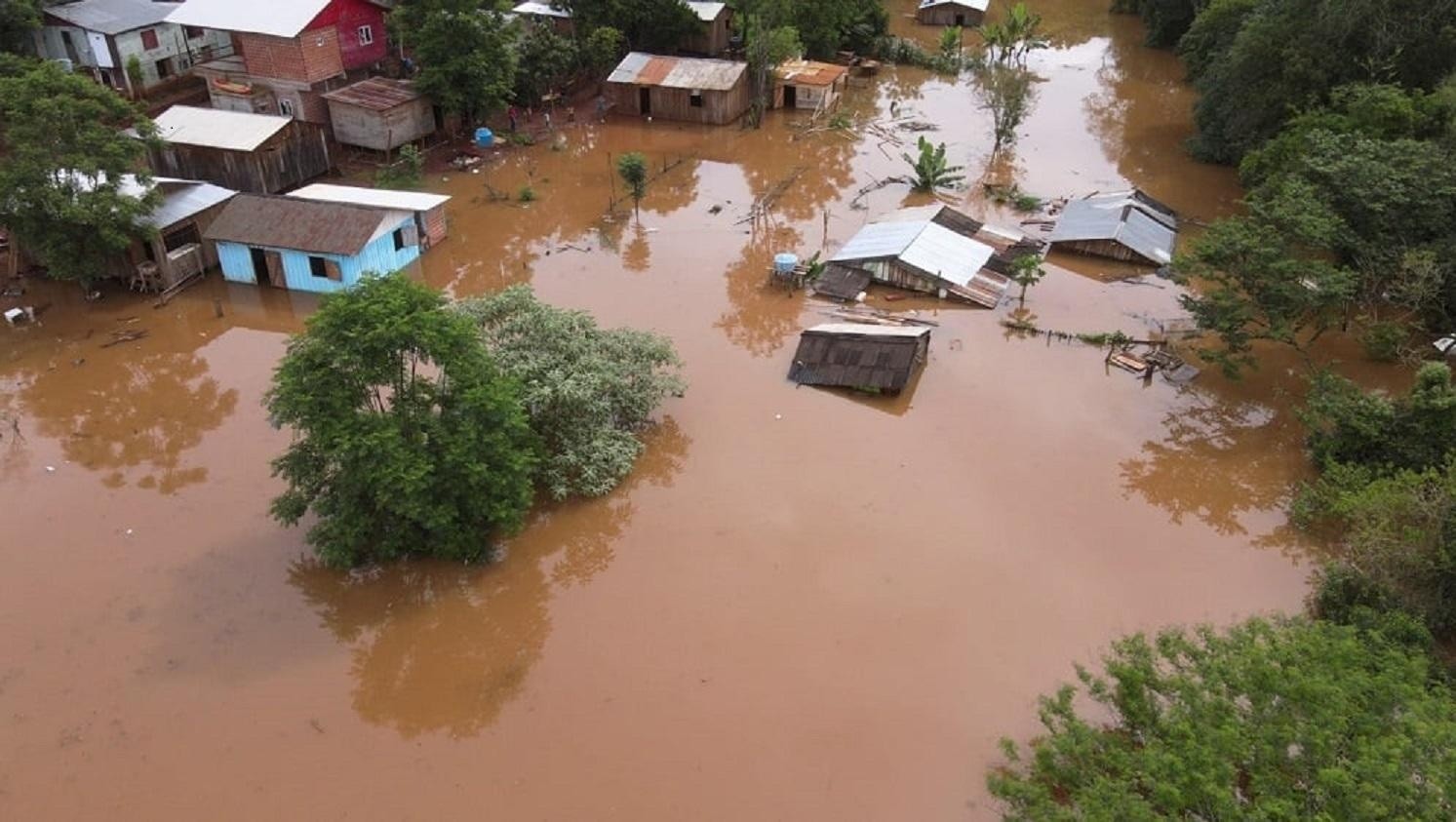 Evacuaron a 200 familias en Misiones por la crecida del Río Uruguay.