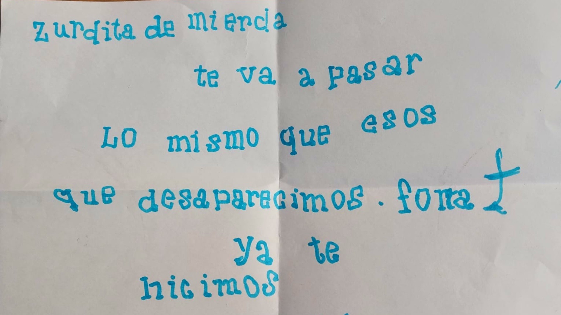 La carta que recibió la víctima en el buzón de su casa.