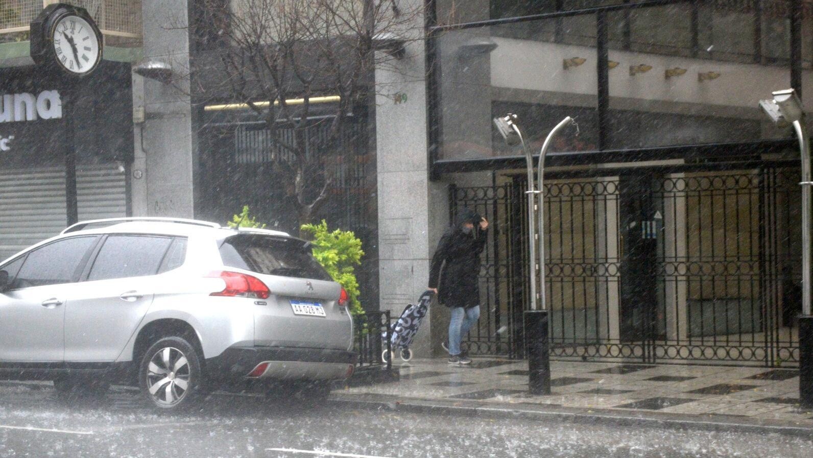 Alerta meteorológica roja en todo el país: prevén intensas tormentas y ráfagas de viento Zonda, ¿qué dice el pronóstico?