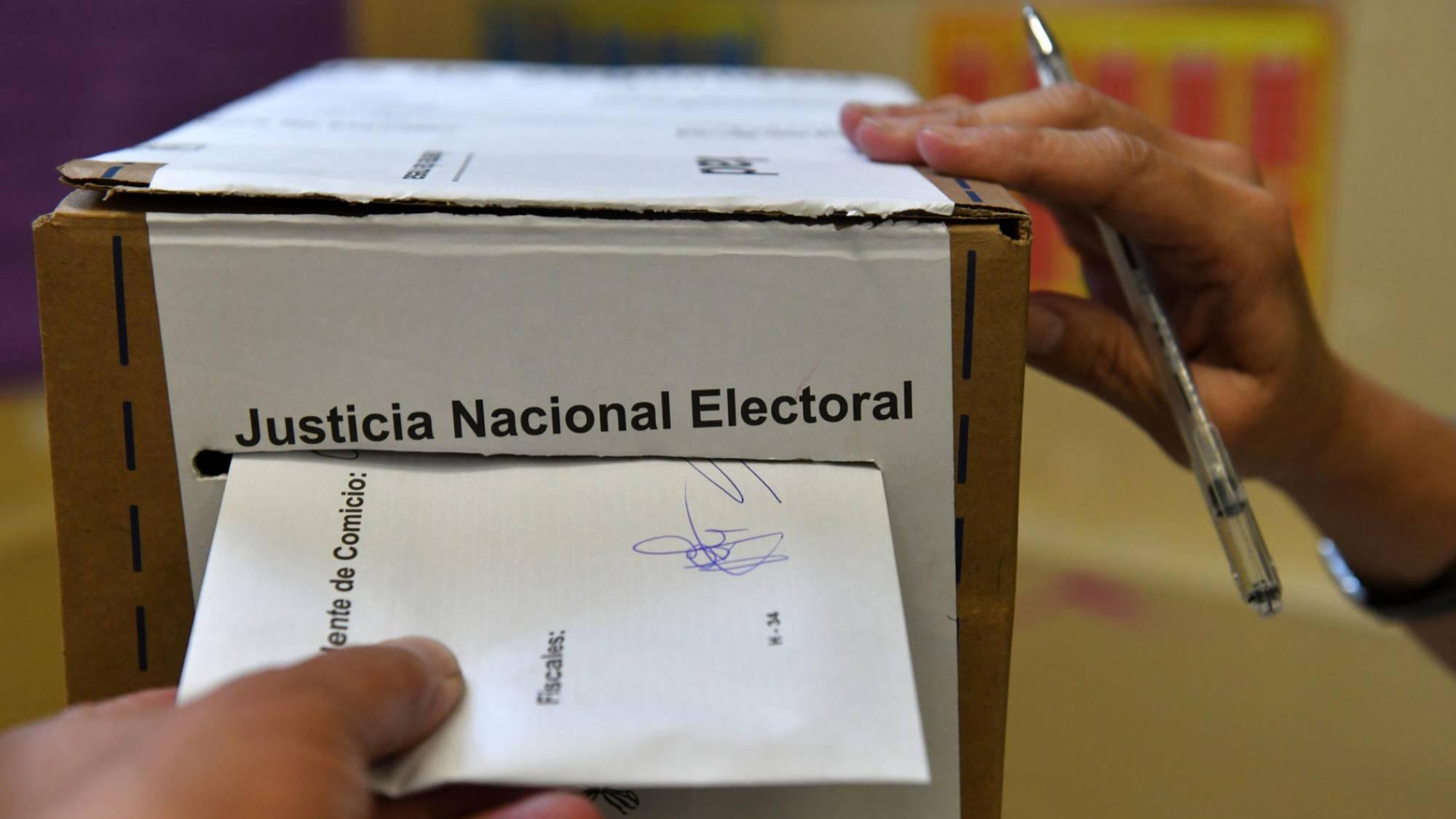 Elecciones 2023: cerraron los comicios y se esperan los primeros resultados en boca de urna.