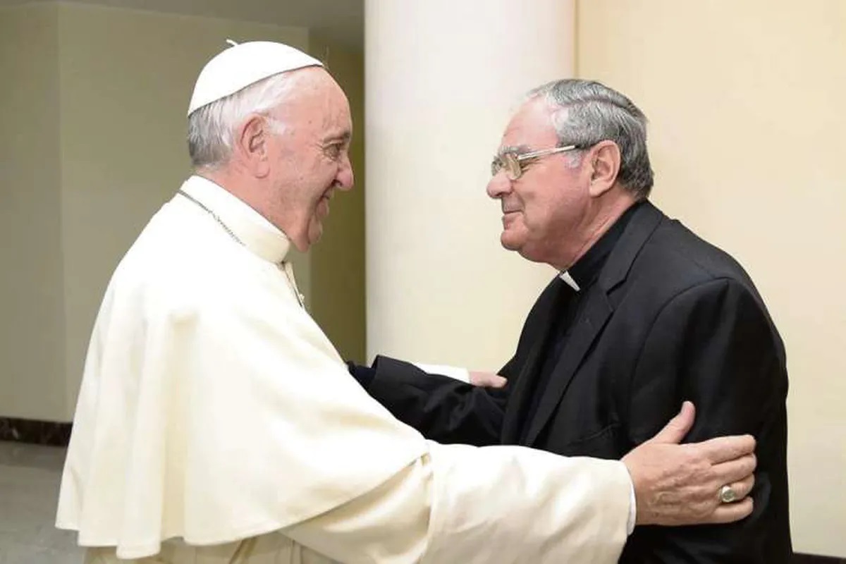 El Obispo de la Diócesis de San Isidro con el Papa Francisco (X).