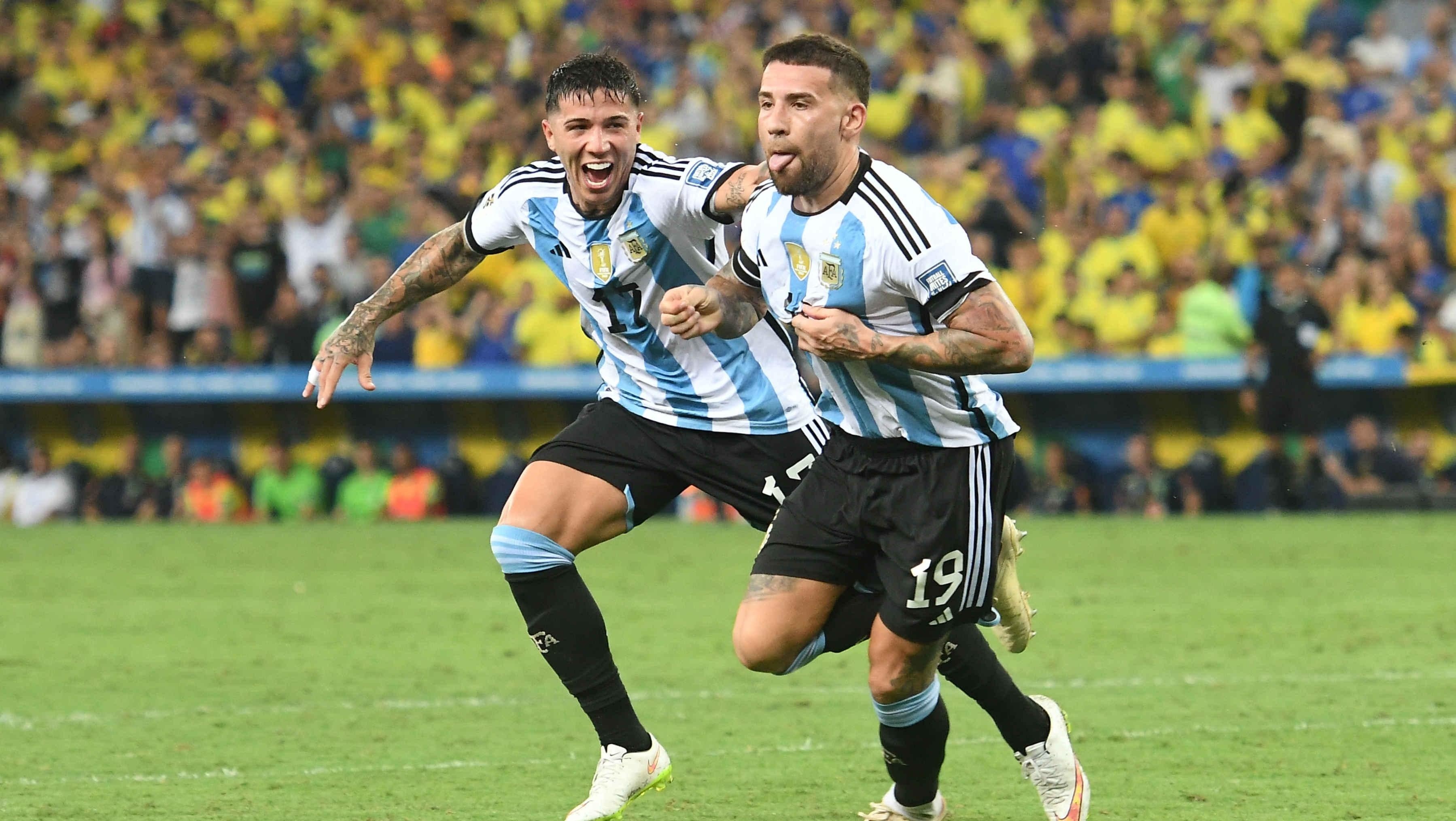 Otamendi sala celebrando el gol del triunfo de la Selección Argentina en Brasil.