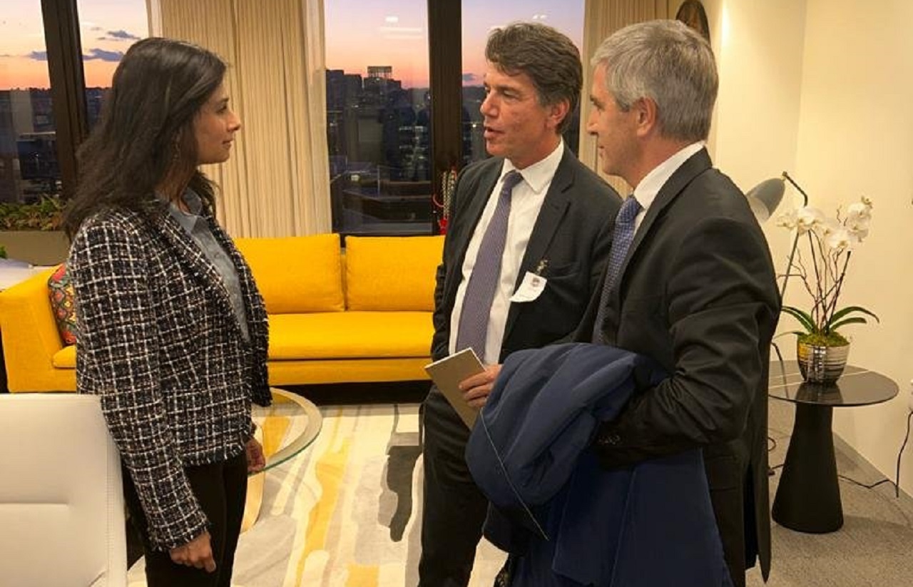 La subdirectora gerente del FMI, Gita Gopinath, con Nicolás Posse y Luis Caputo.