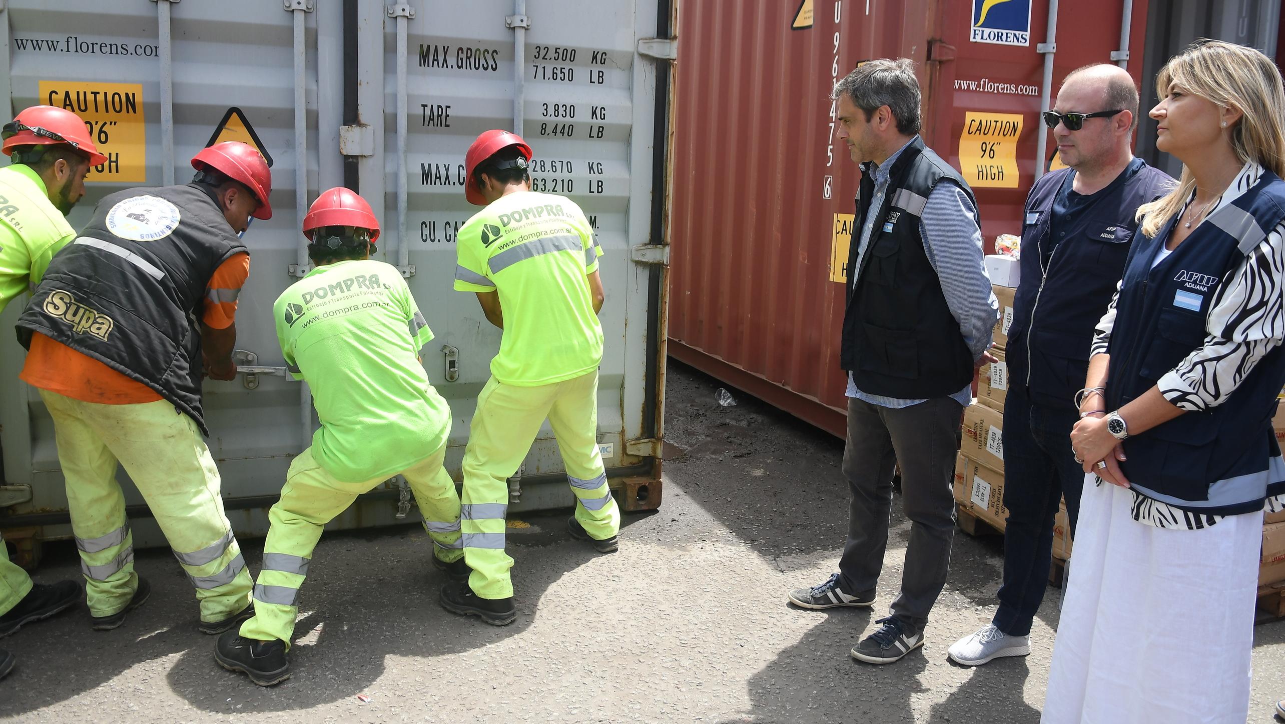 Guillermo Michel encabezó el operativo de la Aduana que se realizó en el puerto (Rubén Paredes/Crónica).