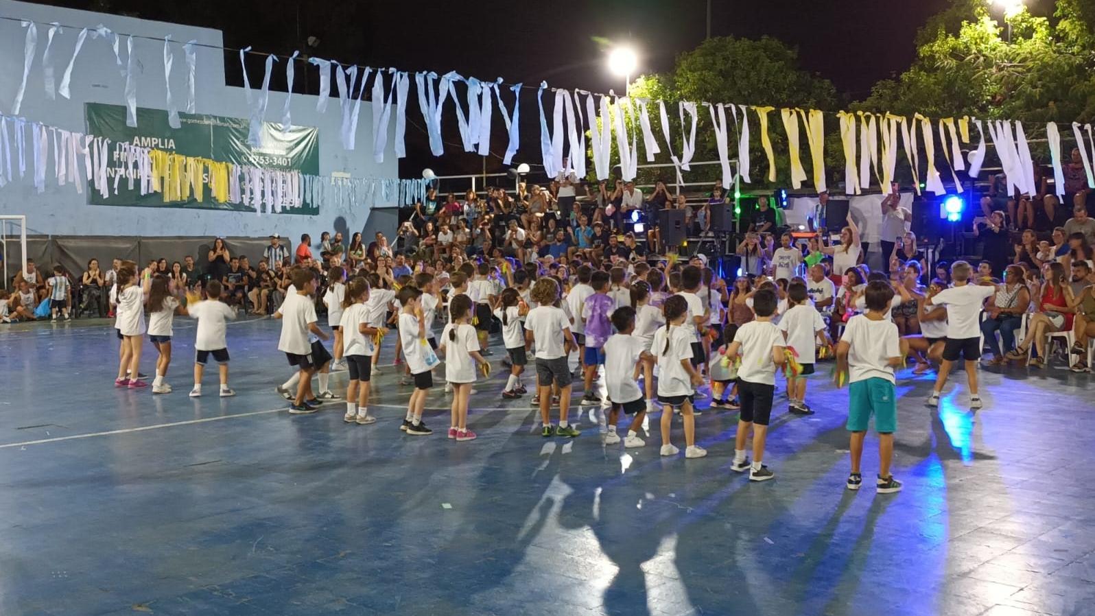 Los clubes ofrecen contención y un sano crecimiento para los más chicos.