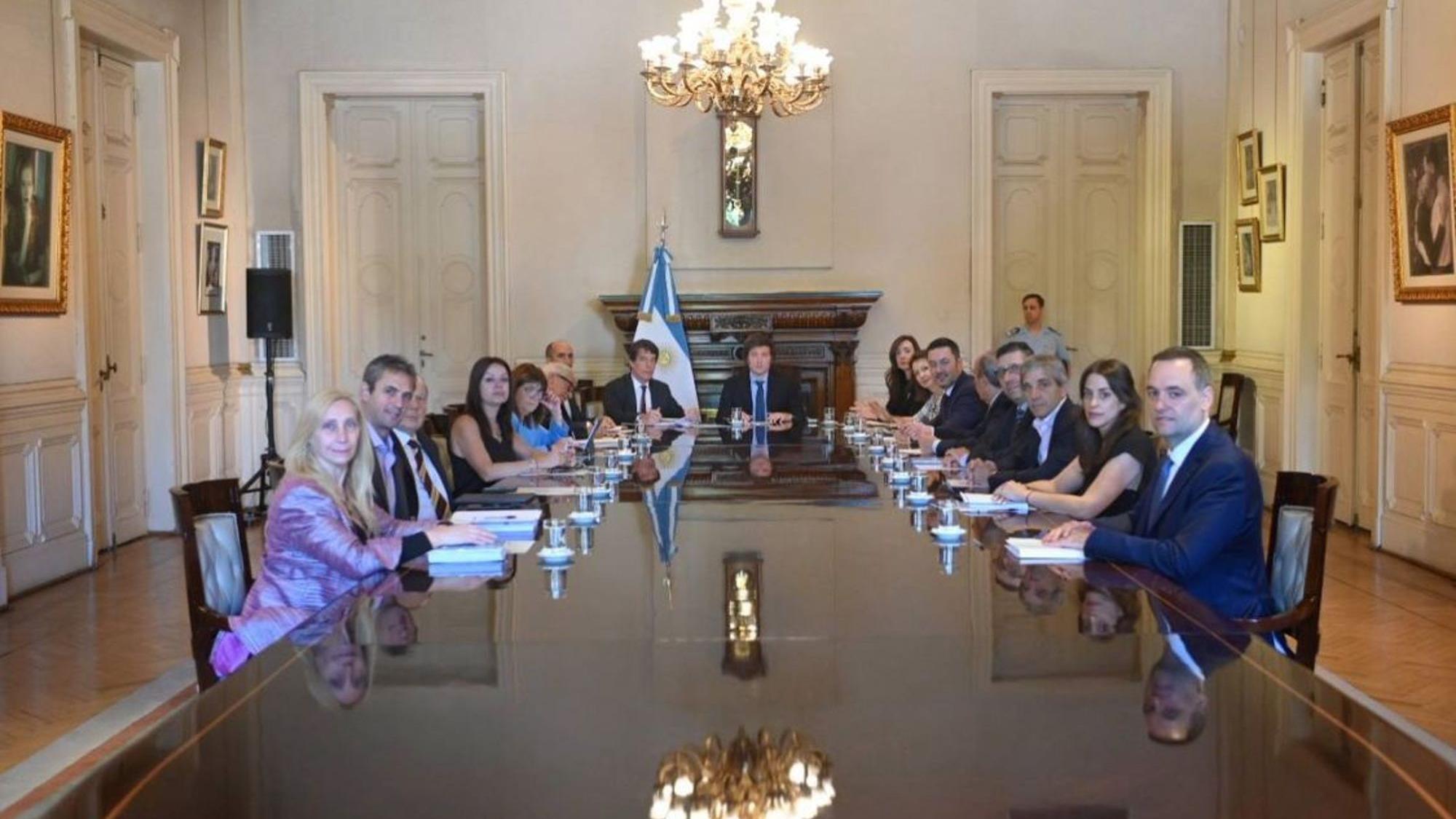 Primera reunión de Gabinete encabezada por Javier Milei.