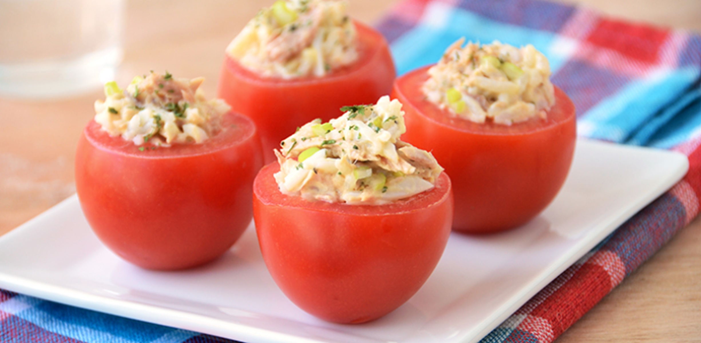 Tomates rellenos con arroz y atún, todos los secretos para aprovechar al máximo los ingredientes.