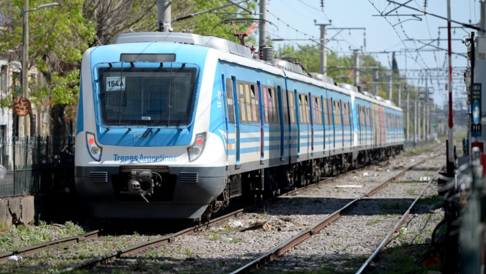 El tren Roca tuvo demoras en el ramal La Plata por cortes en Sarandí.