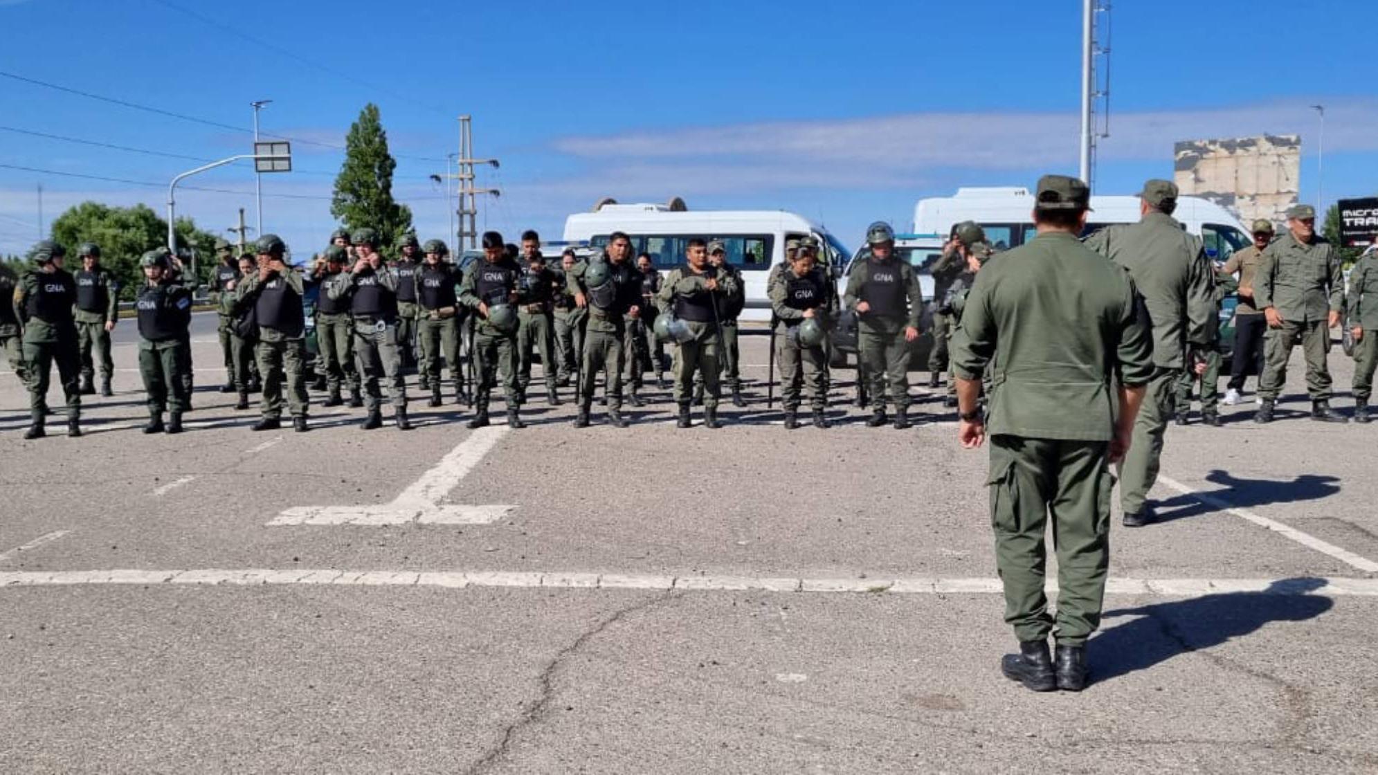 Protocolo antipiquetes fue aplicado por Gendarmería y liberó el puente Cipolletti-Neuquén. (Prensa Ministerio de Seguridad)