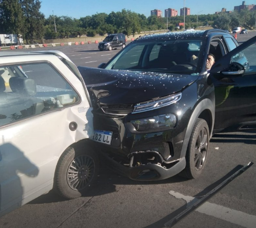   <a href='https://www.cronica.com.ar/tags/Choque'>Choque</a> en cadena en la autopista Riccheri: hay dos heridos.