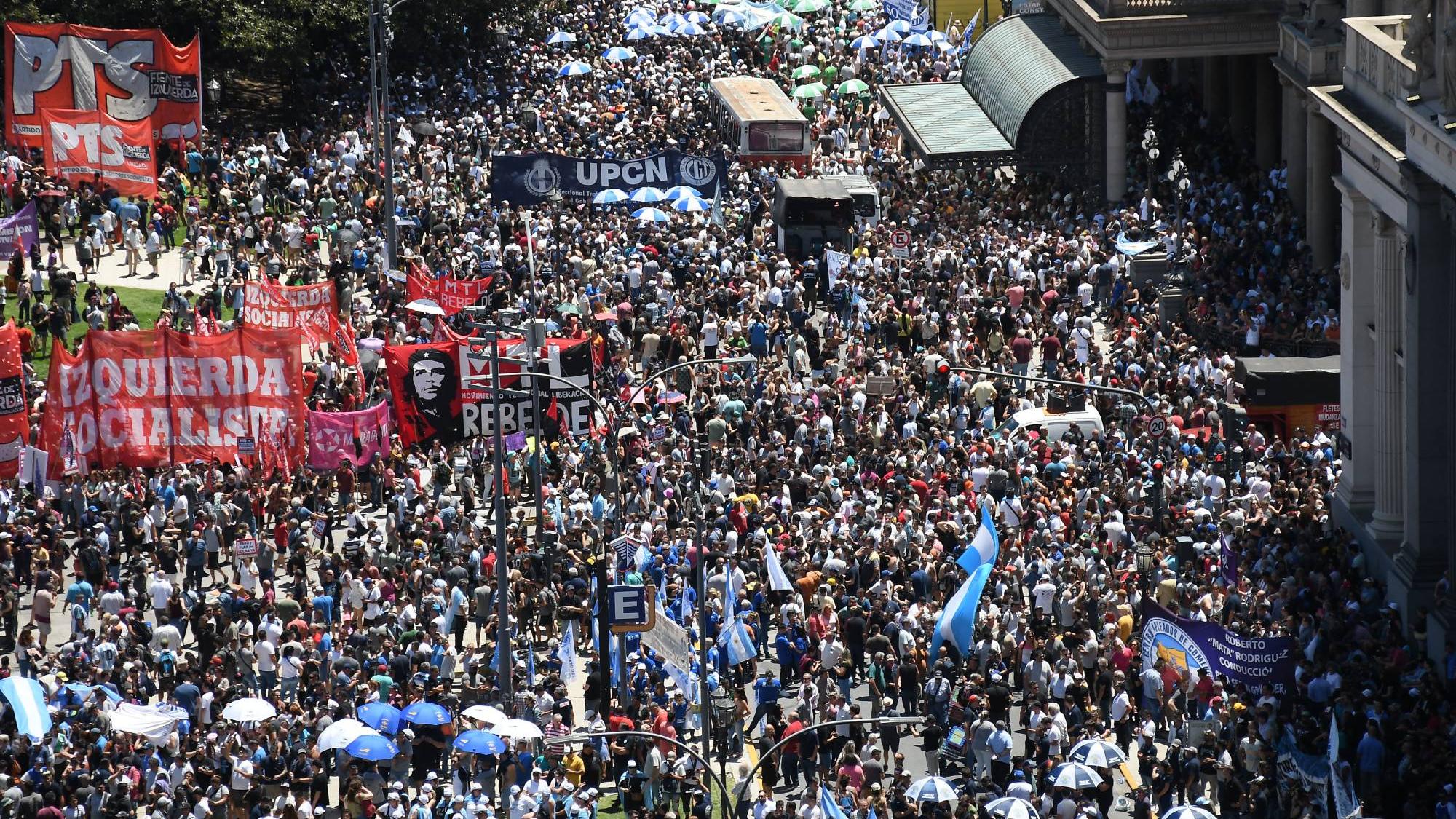 ¡EN VIVO! Marchas contra el DNU de Javier Milei: seguí todas las novedades minuto a minuto. (Crónica/Rubén Paredes)