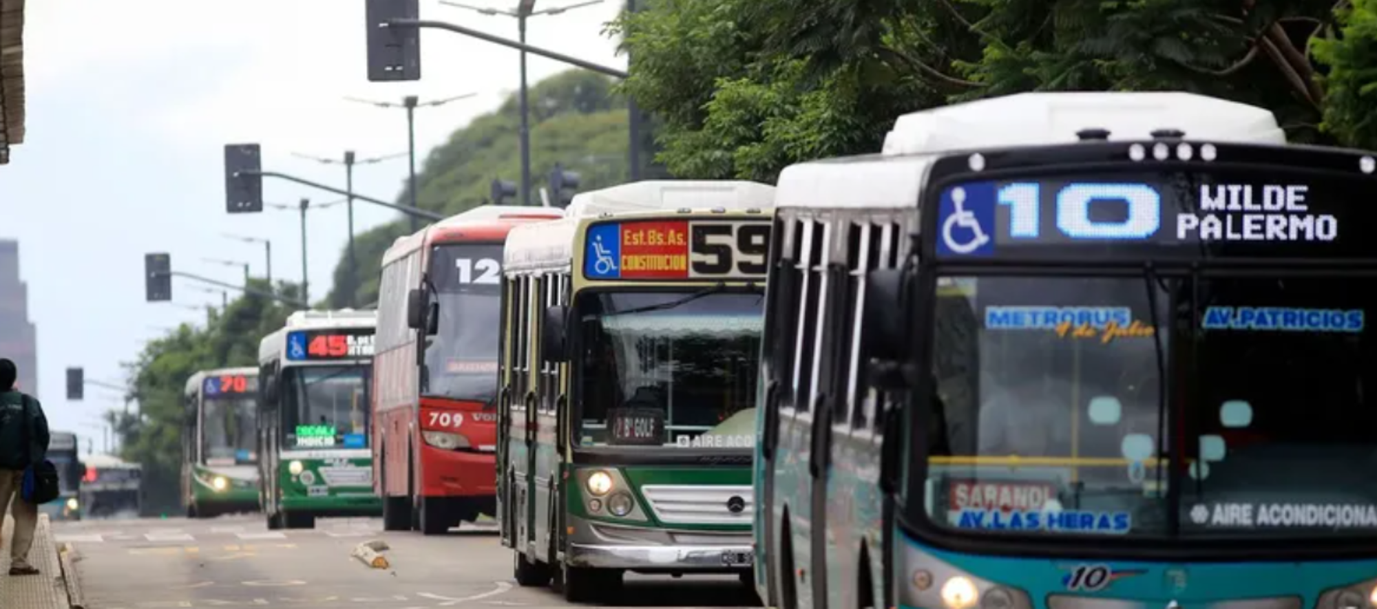 Las tarifas de transporte público aumentarán todos los meses según la inflación.