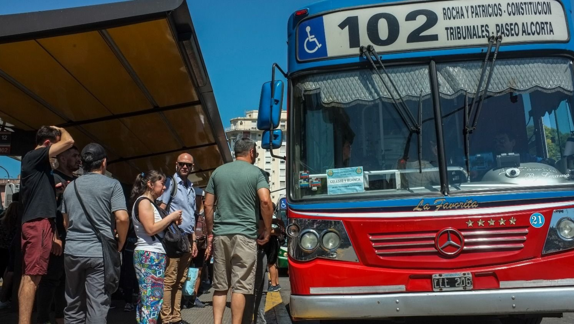 La preocupación de los usuarios por la reducción de los servicios de colectivo y el aumento de tarifa