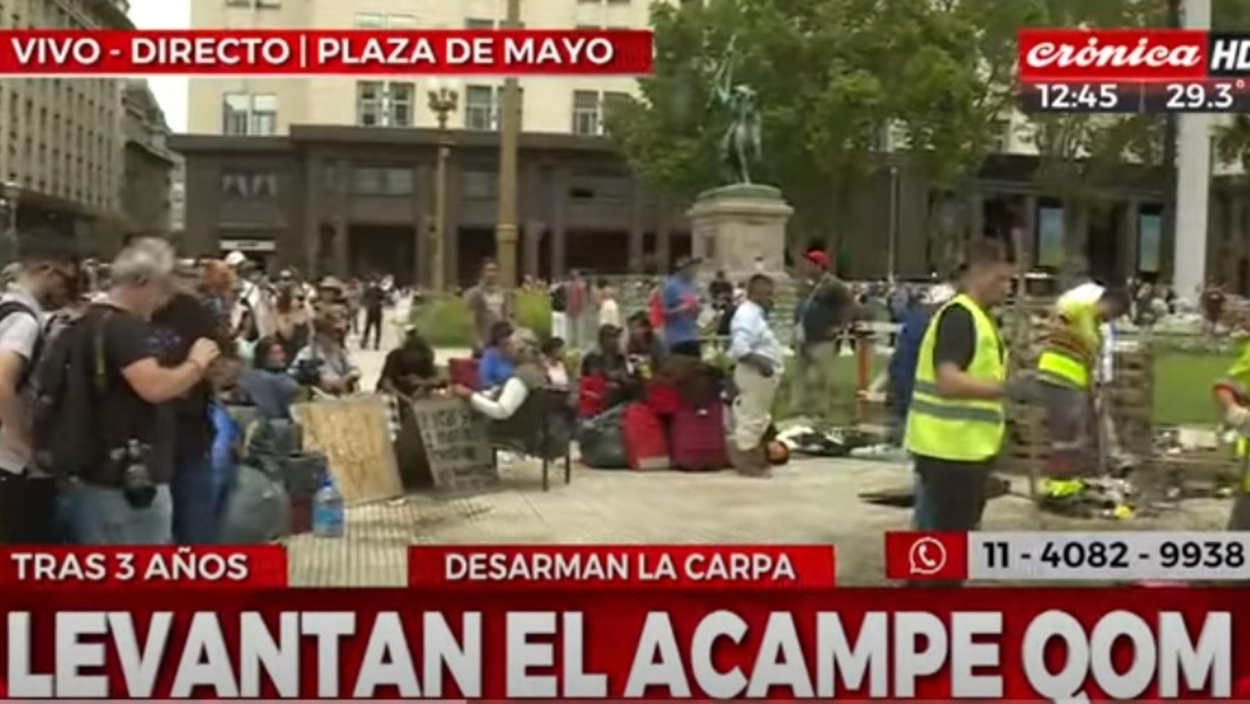 Levantan el acampe Qom en Plaza de Mayo tras casi cuatro años de protesta (Crónica HD).