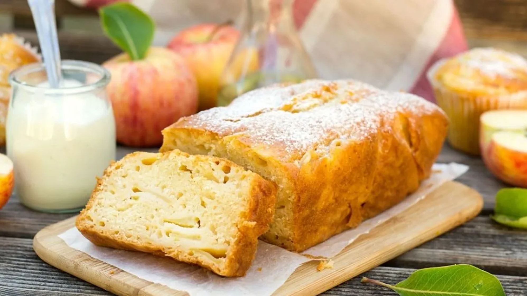 Budín de manzana súper esponjoso para deleitar con los mates.  